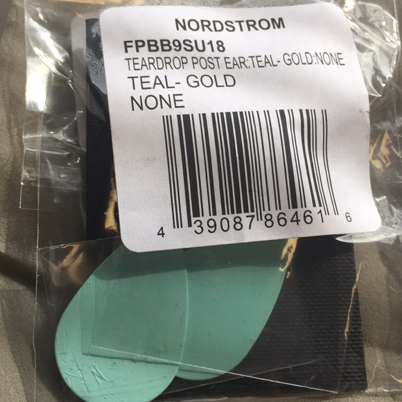 New Free Press earrings - 2 pairs - Picture 4 of 8